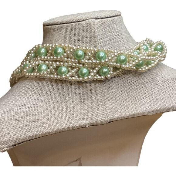 Handmade Multilayer Green & White Beaded Necklace For Women - Picture 3 of 4